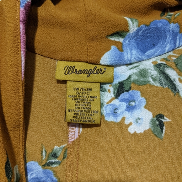🌟2/$30 Wrangler ladies vest - Picture 2 of 2